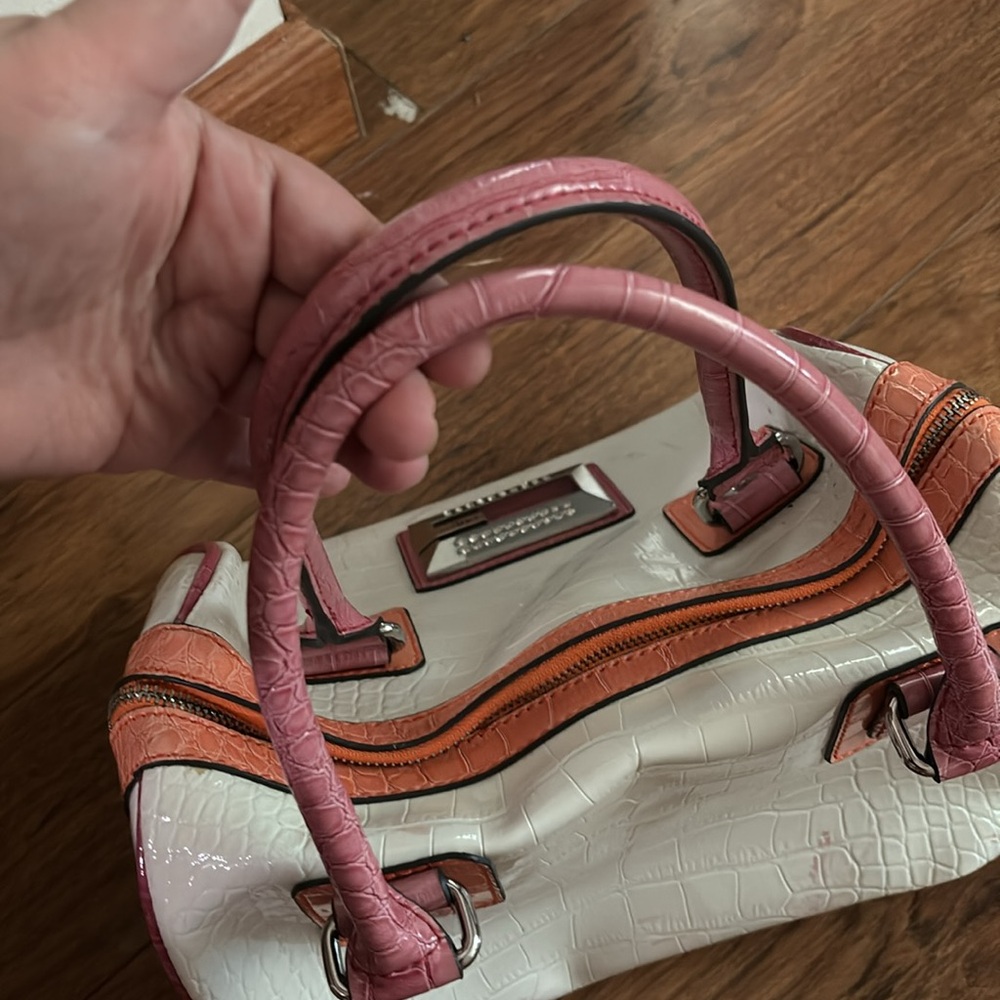 Guess purse white/ pink - Picture 8 of 11